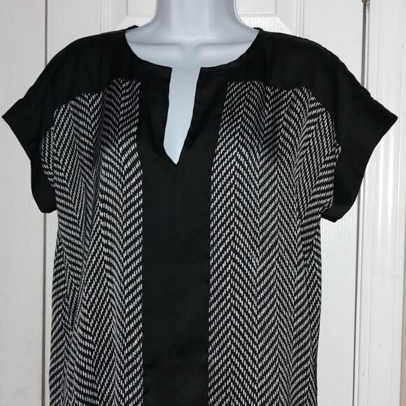 Michaels Michael Kors Black & White Chevron Blouse sz XS NWOT - Picture 2 of 4